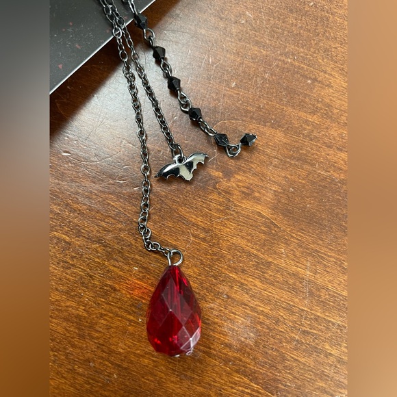 Hot Topic : Social Collision Red Opal Moon Bat Claw Hair Clip Clawclip - Picture 4 of 6